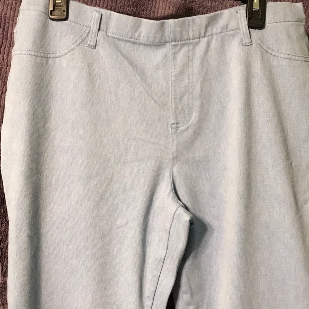 Barely worn summer below the knee capris